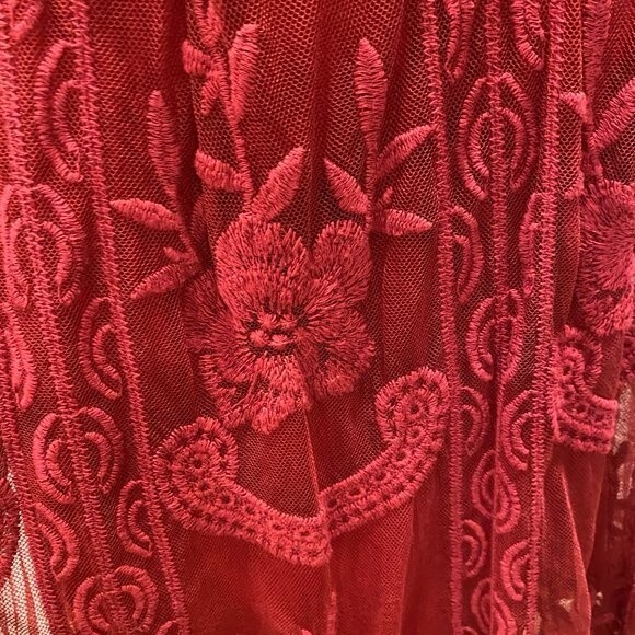 2 PIECE MINI DRESS WITH LONG LACE SHELL COVER IN BURGUNDY SIZE MEDIUM - Picture 6 of 16